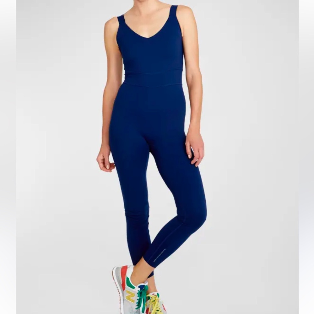 Vneck jumpsuit suit in Navy BYDY size S